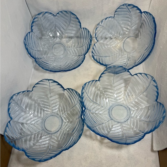 4/Collectible Cobalt Blue Petal/Leaf Pressed Glass Scalloped Serving Bowl - Picture 2 of 7